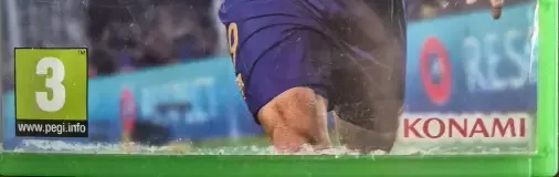 Pro Evolution Soccer 2018, the USK square on its front
