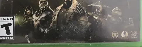 Injustice 2, the ESRB box on its front